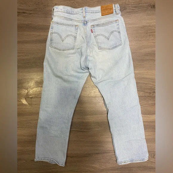 Levi’s, light wash, wedgie straight jeans - size 29 - Picture 2 of 5